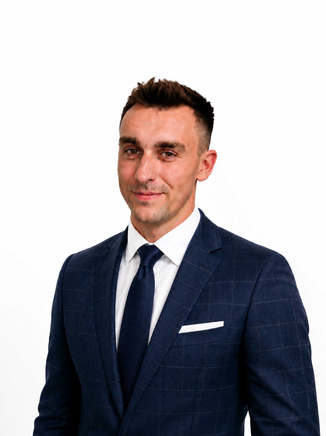 Milan Tůma v obleku, finanční poradce